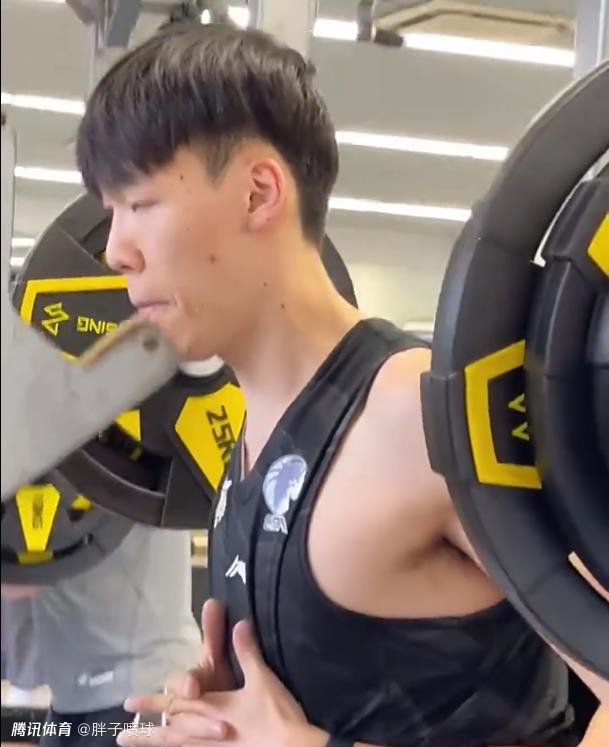 　　　　片子里，你和你的她诠释了一种真善美，惋惜你们困在了恶犬群中，你亦是一条恶犬，野性暴虐，杀人不眨眼，但你怎样又有种发自心里的仁慈。